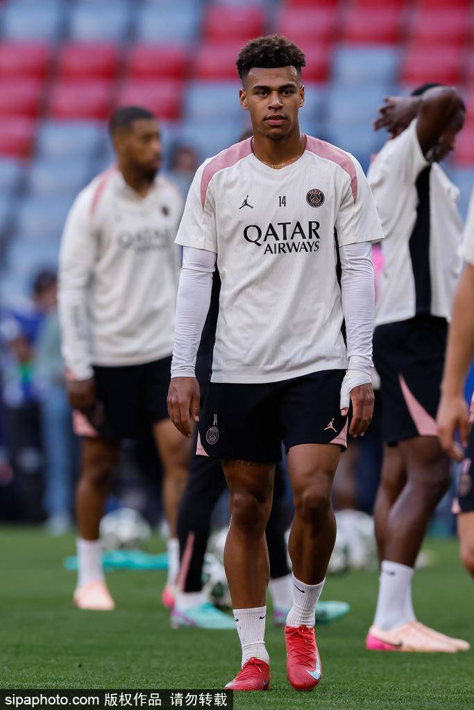 从法甲新星到英超热门：Hugo Ekitike的崛起之路与未来展望